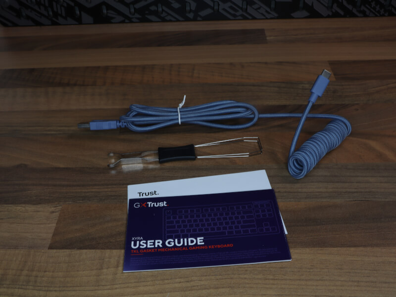 Trust GXT 872 Xyra TKL keyboard RGB lighting hot swap switches.JPG